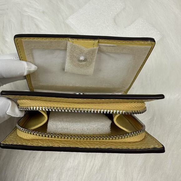 Coach X Peanuts Snap Wallet with Charlie Brown in Pebble Leather Hay CBN90 NWT - Picture 5 of 6